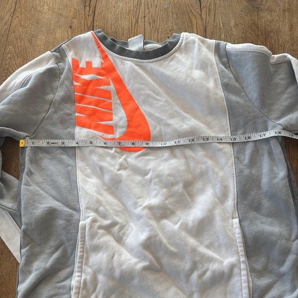 Nike DR8479-025/Gray & Neon Orange Sweater /Size XL/Kids - Picture 6 of 7